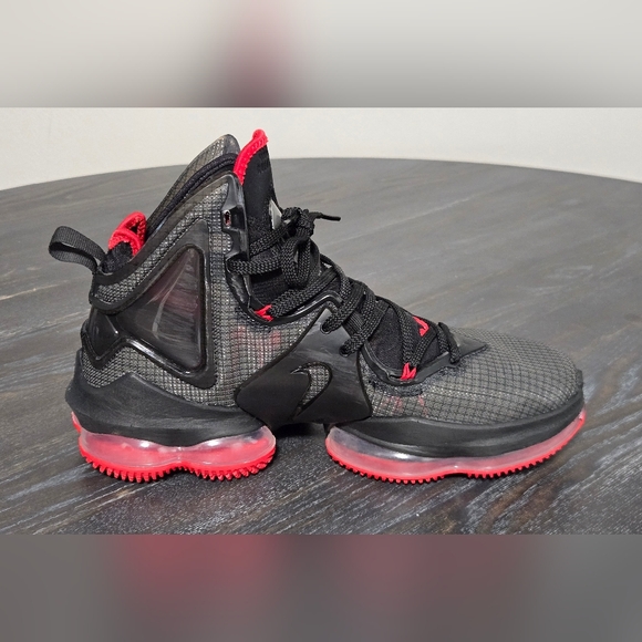 Nike Lebron 19 Black And Red Size 8 - Picture 5 of 7